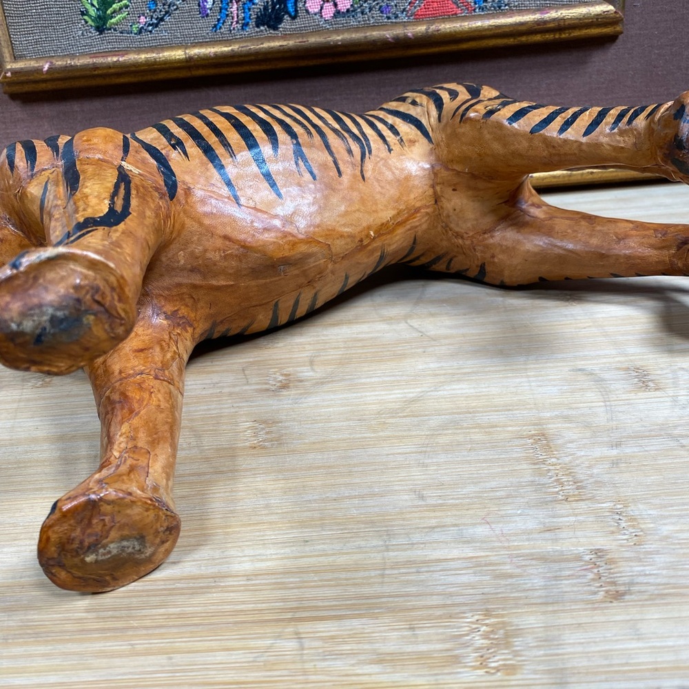 Vintage leather wrapped tiger statue figure 10” x 16” jungle cat sculpture - Picture 13 of 13